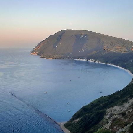 Appartamento In Contesto Esclusivo In Pieno Centro Camerano Exteriör bild